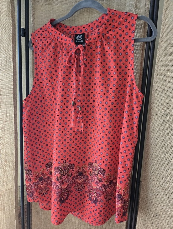 bobeau Tops - NWOT Women's Bobeau Red Sleeveless Tie V Neck Print Camisole Diamond Paisley L